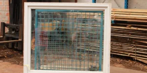 Raam aluminium (132 x 152 x 7)