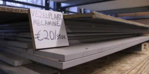 Melamine vezelplaat (235 x 80-98 x 1,9)