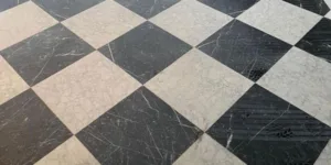 LOT 30m² –Marmeren Tegels van Stadhuis Leuven – (45 x 45 x 3)cm