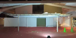 BINNENKORT (5/26) - Stalen tussenverdieping – Modulaire hangaarstructuur met bijhorendende trap - Mail bij interesse