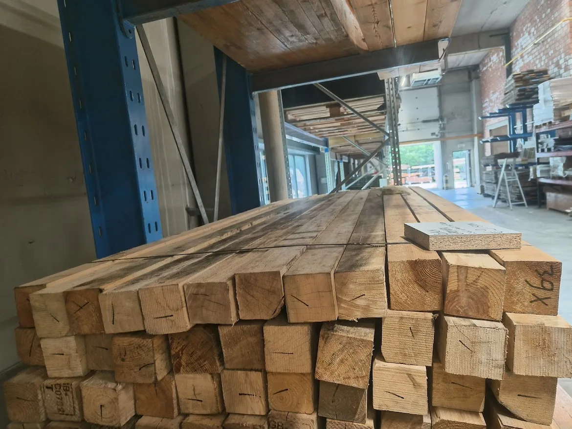 Grenen kepers (7,5 × 7,5 × 240 cm)