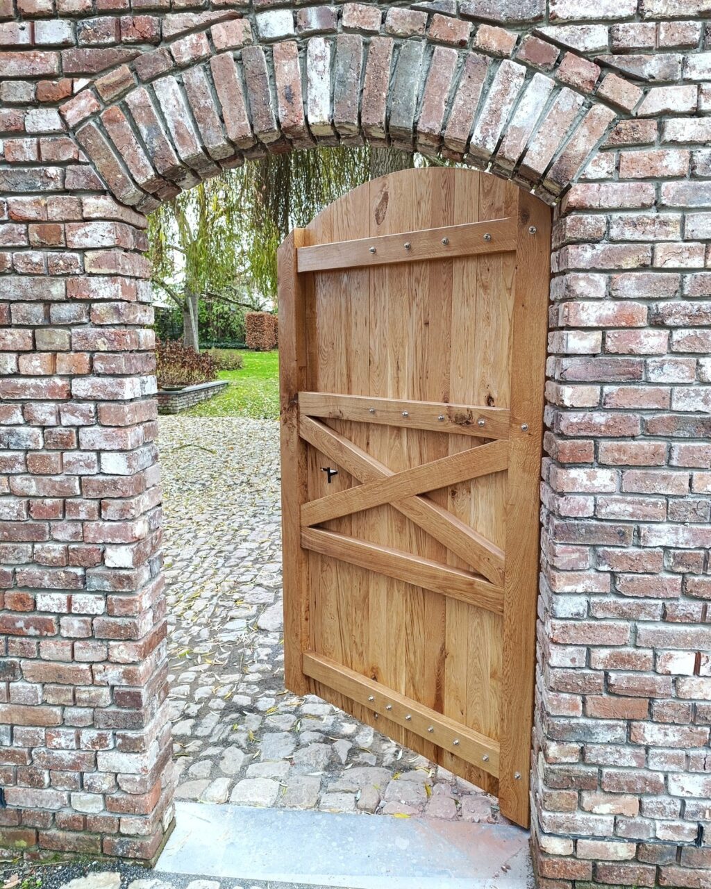 Instagram post from atelier_circuler. This post is in position 0.