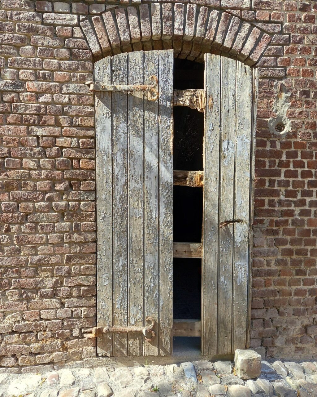 Instagram post from atelier_circuler. This post is in position 1.